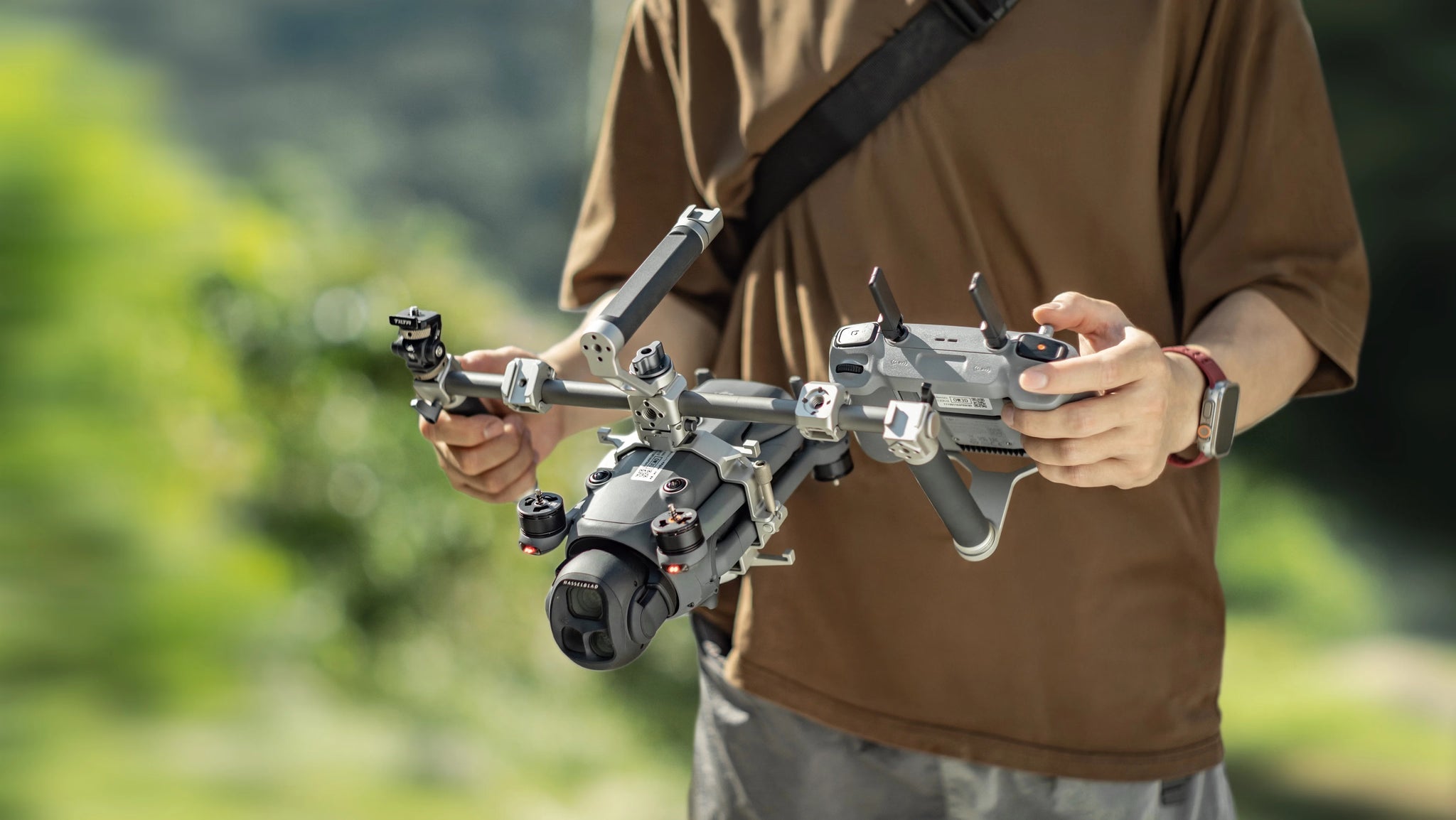 Handheld Support System for DJI Mavic 4 Pro – Titanium White