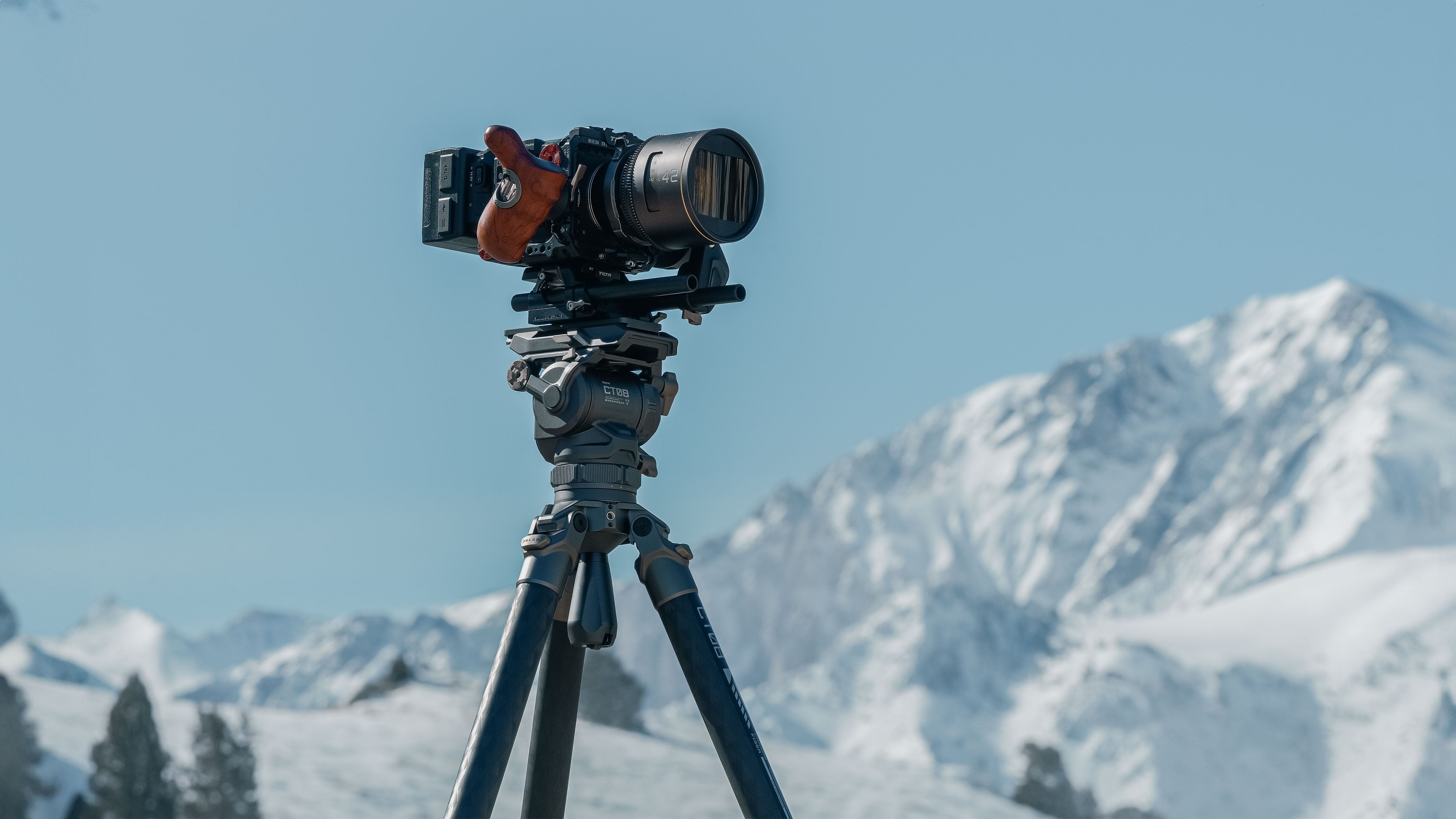 Tilta CT08 75mm Cine Fluid Head with 3-Stage Carbon Fiber Tripod Legs (8KG)