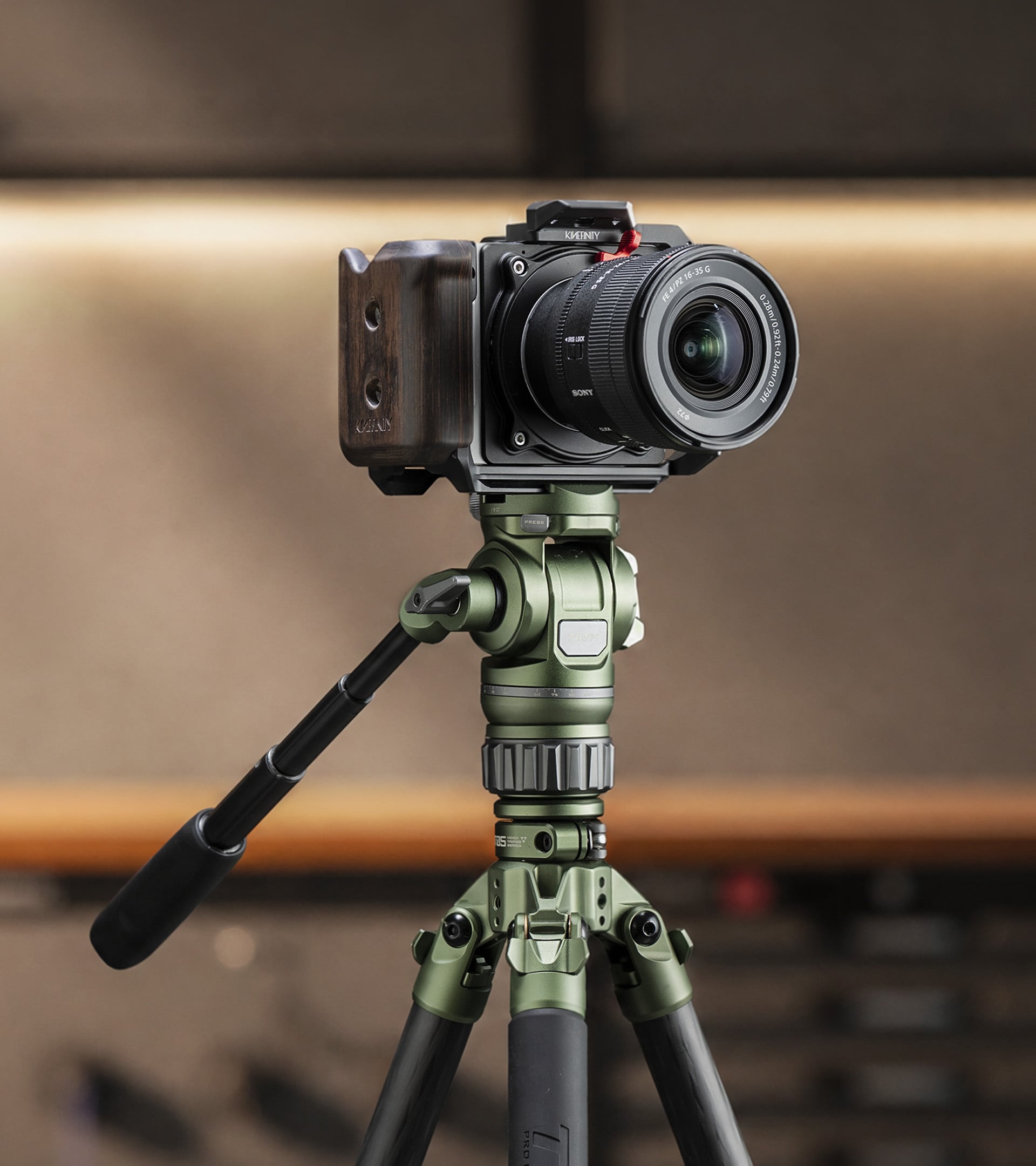 Wooden Handle Side Plate Kit for Kinefinity Vista - Black feature