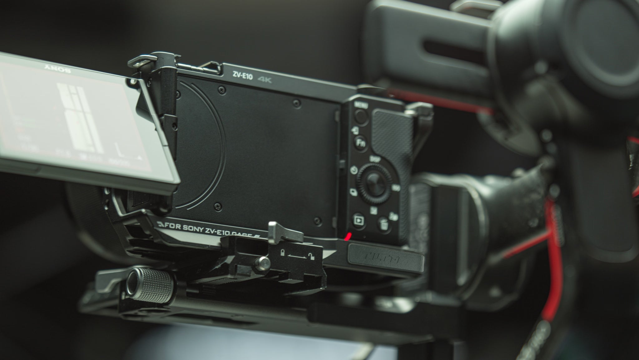 L-Bracket Mounting Plate for Sony ZV-E10 - Black